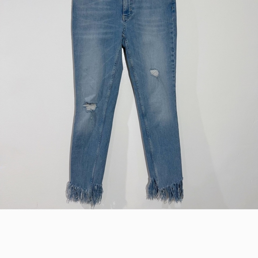 We The Free Great Heights Frayed Hemmed Skinny Jeans. Excellent Condition.